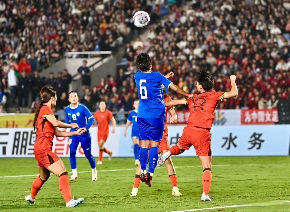 北极女足比赛未决之局，全力以赴冲刺冠军
